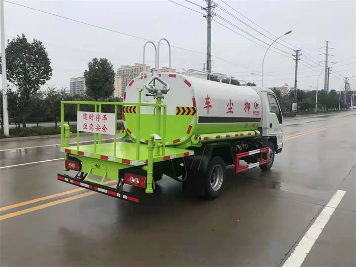 福田小卡藍(lán)牌4.5方多功能抑塵車
